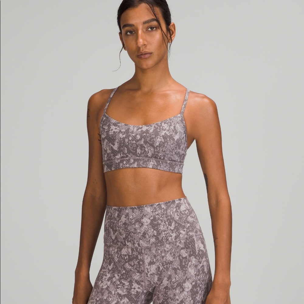 Brand new Flow Y Lululemon Bra